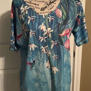 Flower print v neck shirt